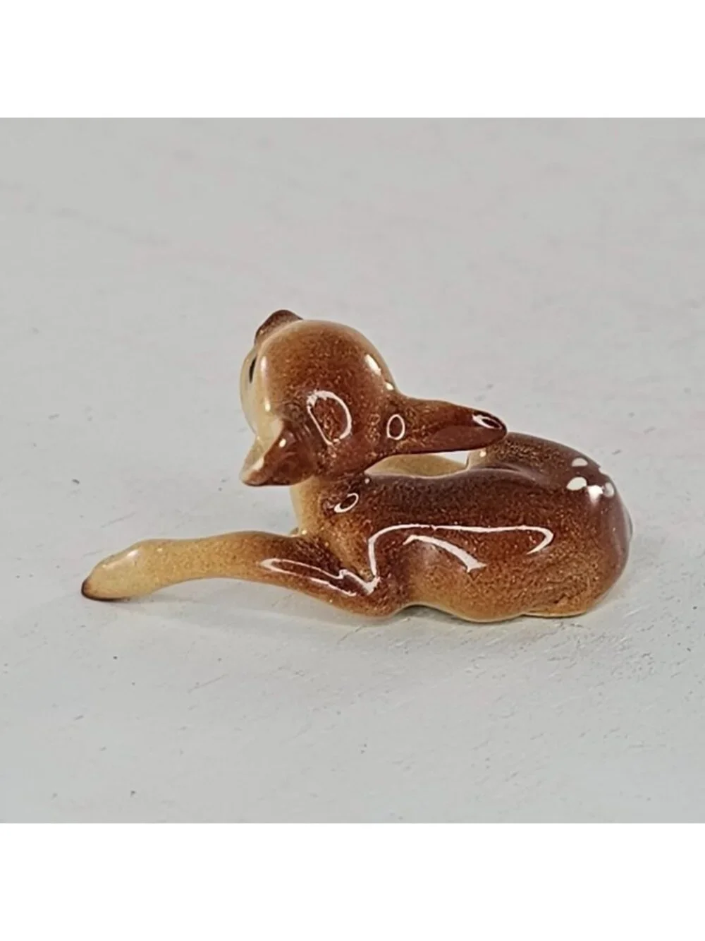 Hagen Renaker Fawn Lying Down Leg Out Baby Deer Miniature Figurine *Chip*